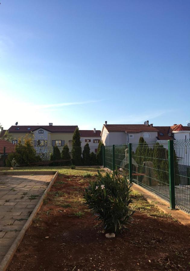 Mitra Apartments Малинска Экстерьер фото